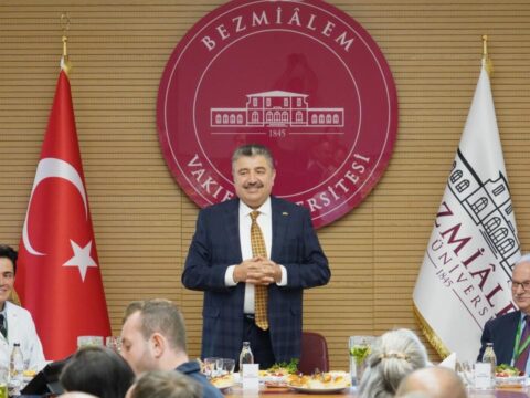 Bezmi lem vakif universitesi medya bulusmasi gerceklesti KMKnJFUc
