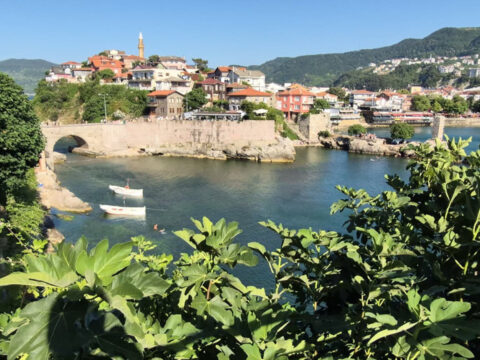 Cesm i cihanda turizm patlamasi 6 binlik ilce 3 gunde 100 bin ziyaretci agirladi 5TgzKmR6