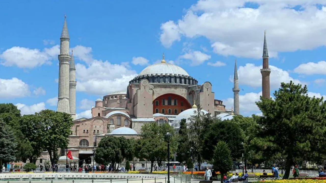 ‘Ayasofya’da İncil okuyan 2 Rus gözaltına alındı’ iddiası