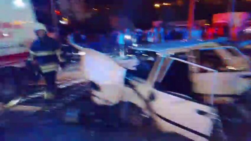 Kirmizi isikta bekleyen otomobile bir baska otomobil carpti 1 olu 3 yarali WNwmv4gy