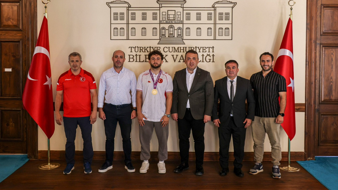Vali Sözer, şampiyon güreşçiyi makamında kabul etti